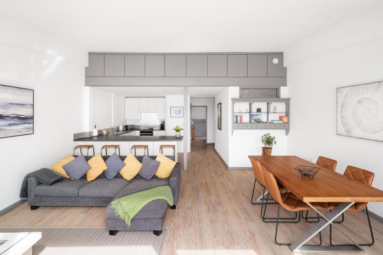 Lancing Beach Apartment. المظهر الخارجي الصورة