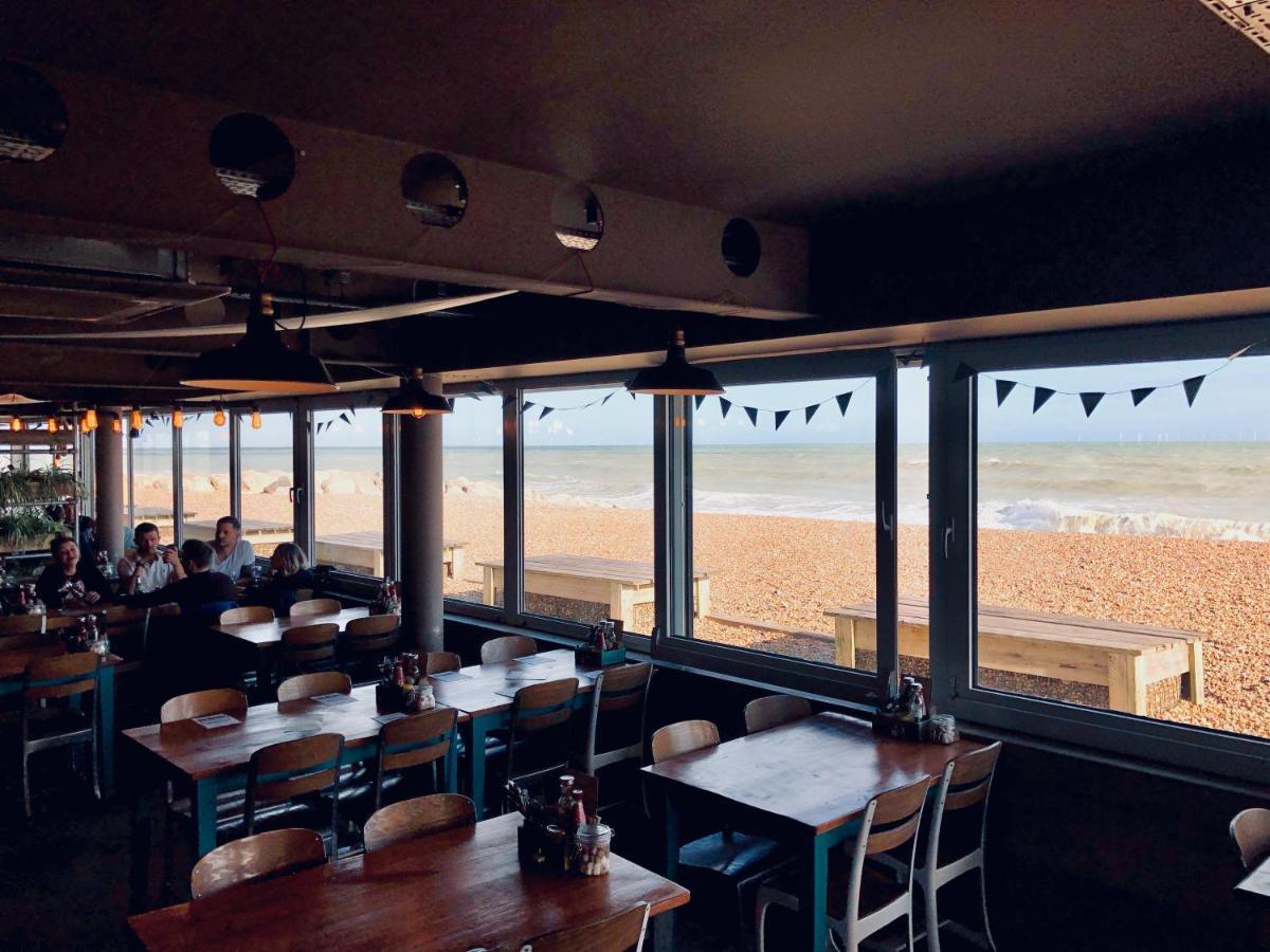 Lancing Beach Apartment. المظهر الخارجي الصورة